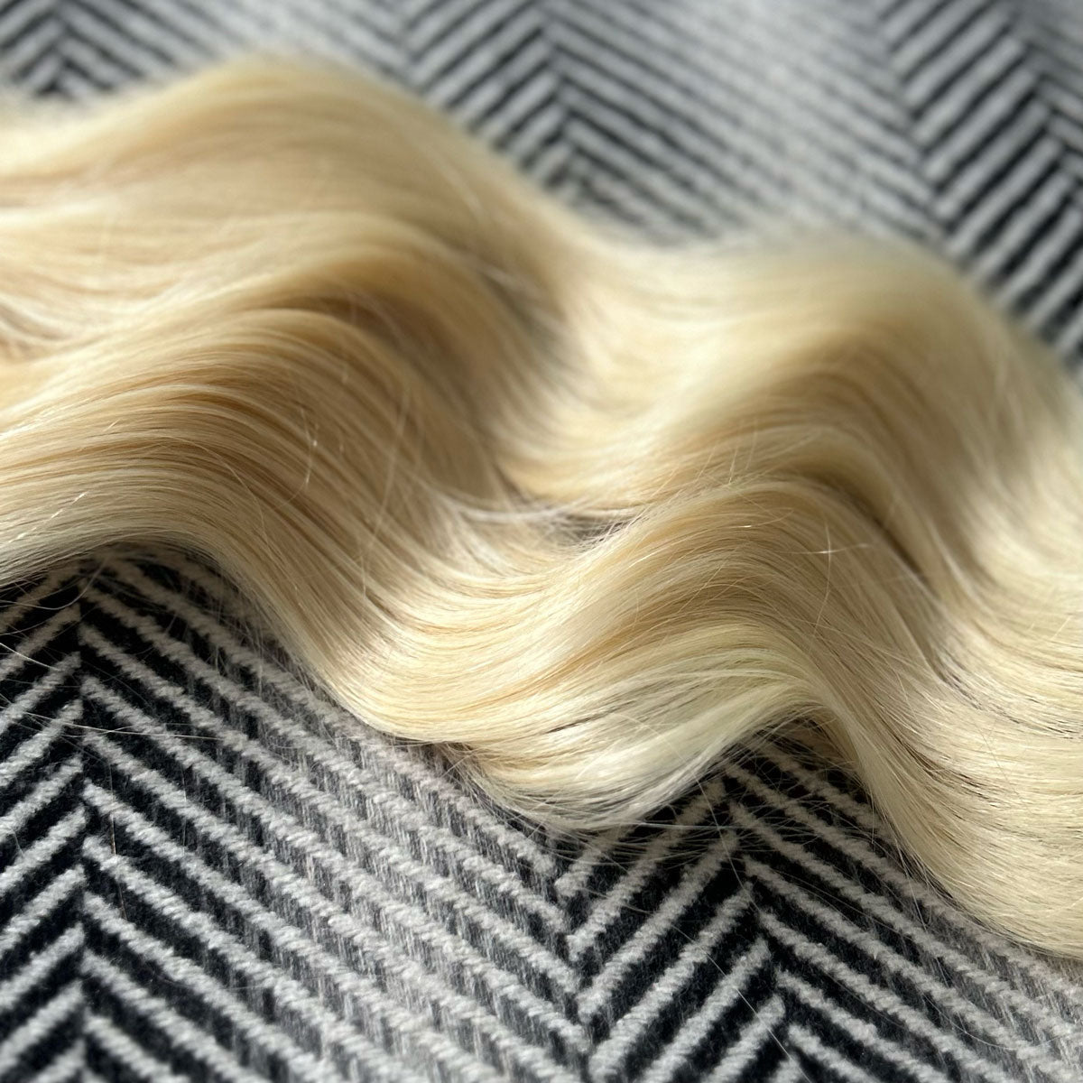 Flat Weft Hair Extensions #60 Platinum Blonde